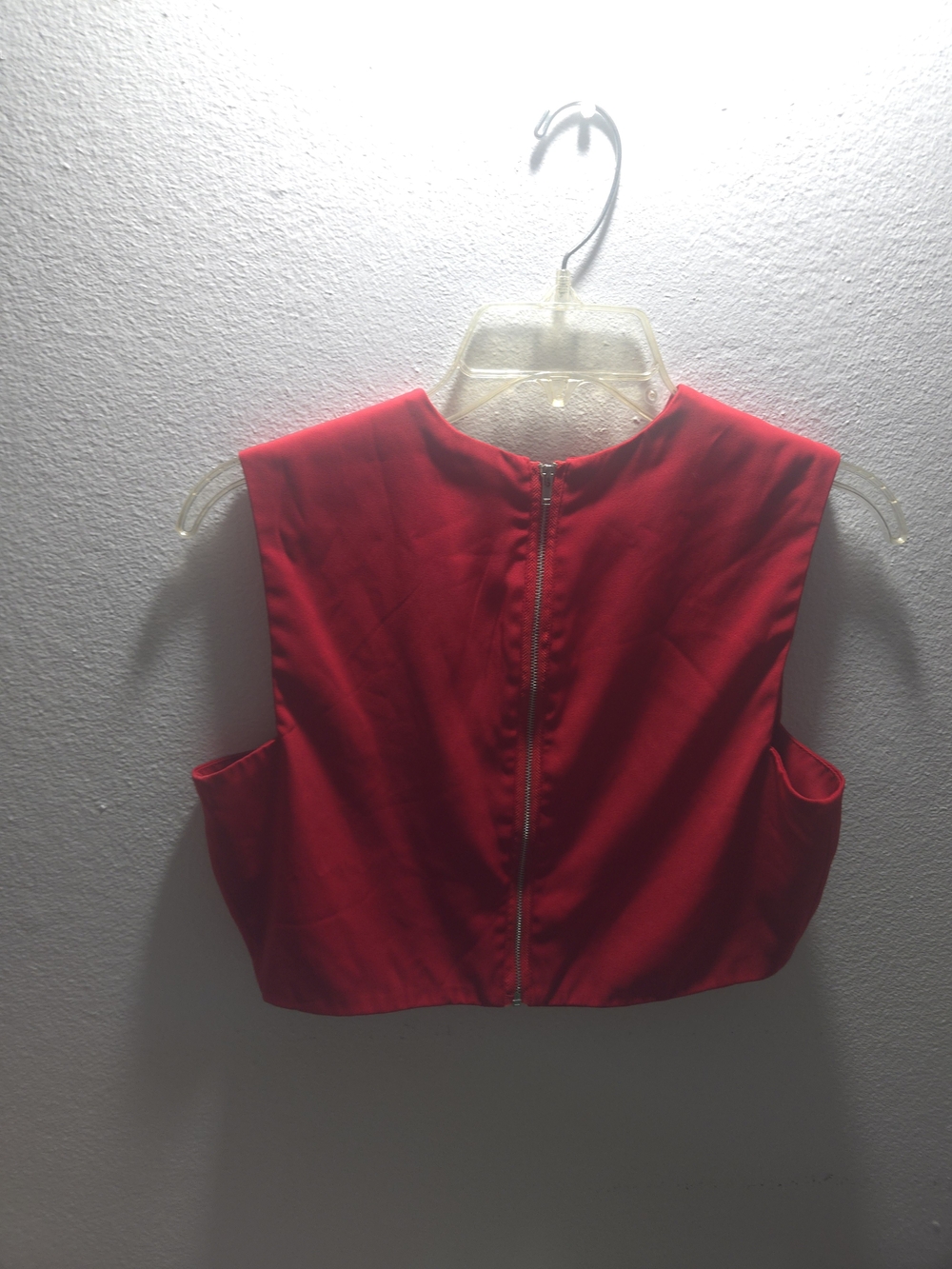 Red Cropped Zip-Back Sleeveless Top - Valija Gitana (Used)